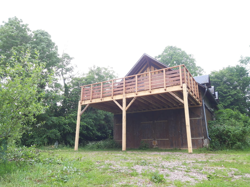 Terrasse bois garde corps sur pilotis